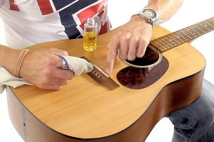 คอร์ดเพลง การทำความสะอาดลำตัวบอดี้กีต้าร์ (Body)