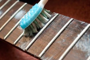  การทำความสะอาดฟิงเกอร์บอร์ด (Fingerboard)