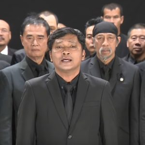  พระราชบิดา ชูษี เชิญยิ้ม