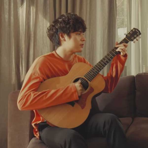 The toy sales guitar